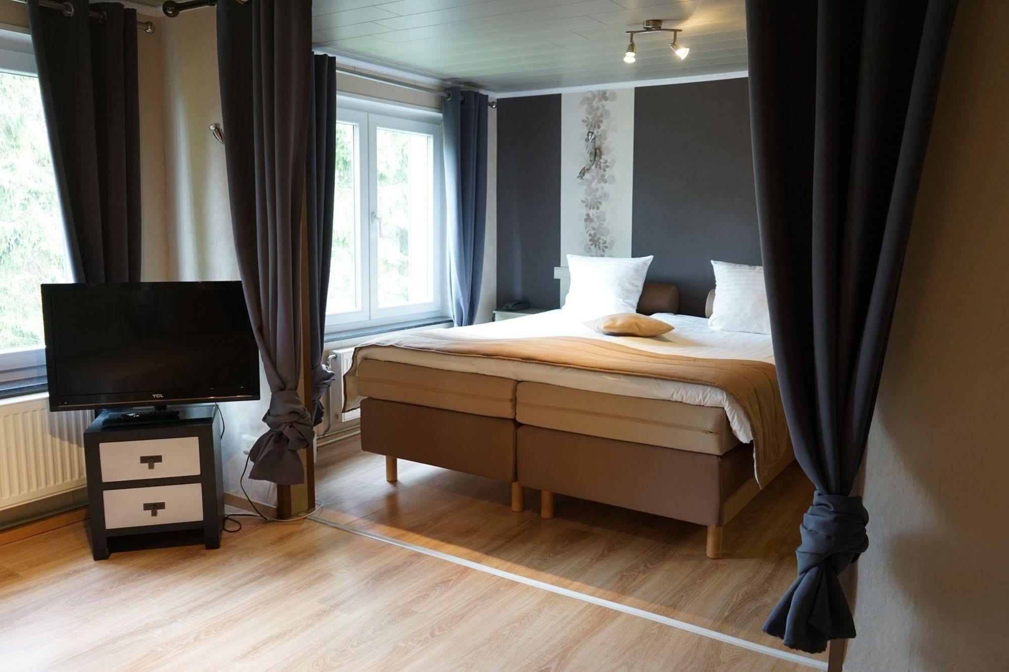 Hotel Les 5 Ourthes Houffalize Dış mekan fotoğraf